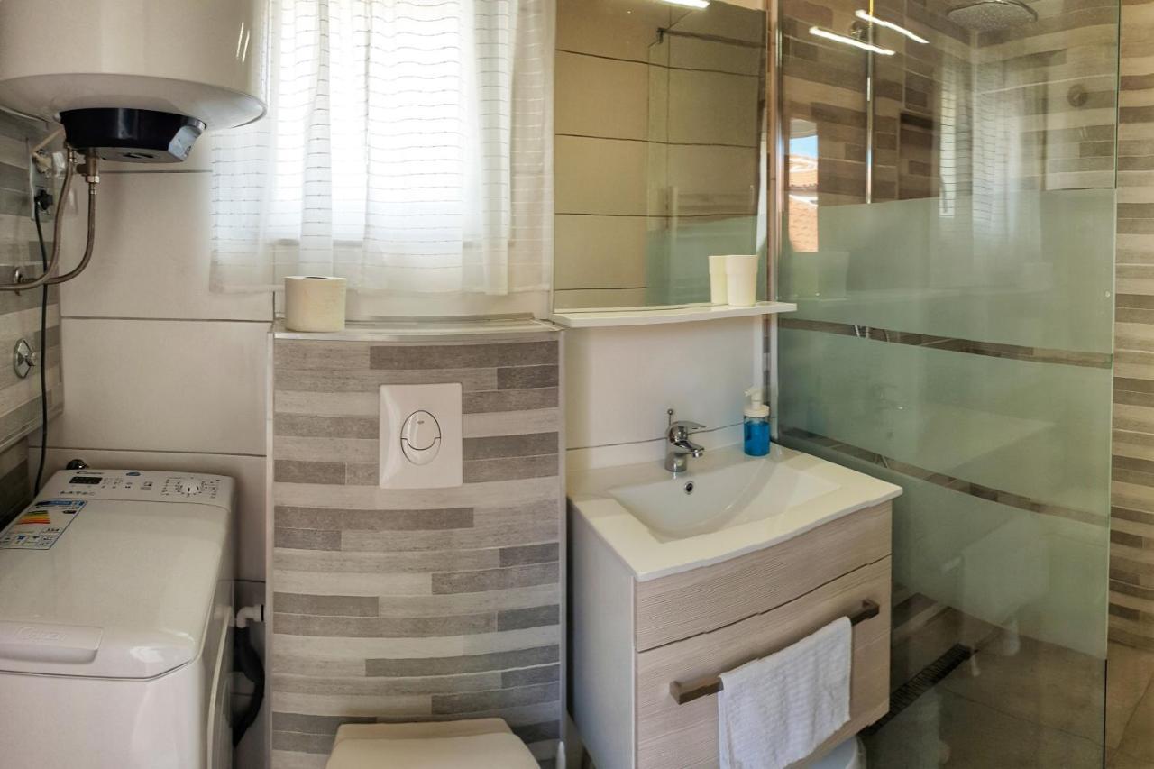 Apartments By The Sea Vir - 13104 Екстериор снимка